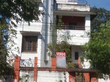 Terreno En Sajonia, Con Casa A Demoler O Refaccionar