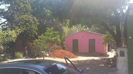 Terreno Con Casa A Demoler En B° Mbocayaty
