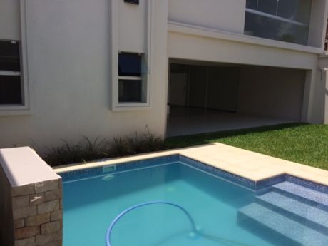 Residencia A Estrenar 5 Dorm Mburucuya
