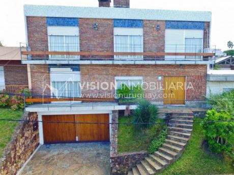 Casa En Malvín Para Entrar Ya, 5 Dorm., 3 Baños + Servicio, Garaje