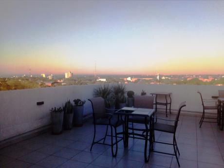 Amplios Dptos De 1er Nivel En Edificio, B° Los Laureles