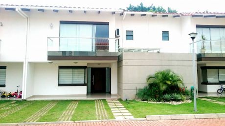 Hermosa Casa En Alquiler
