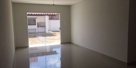 A Estrenar Bonita Casa Y Funcional En Condominio - Santa Cruz De La Sierra