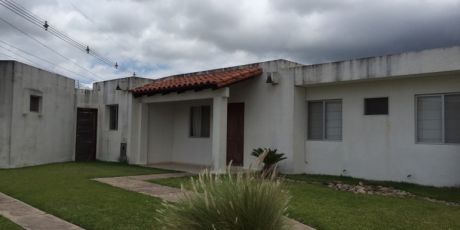 Renatta Schaimann Vende: Casa En Esquina En Cond. Sevilla Las Terrazas I - Santa Cruz De La Sierra