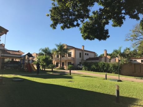 Alquilo Casa De 2 Suites En Condominio