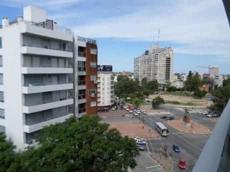 A Estrenar! Al Frente Con Balcón. Vista Despejada