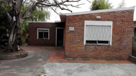 Casa 3 D. C/posibilidad De Cochera Al Frente Para Autos