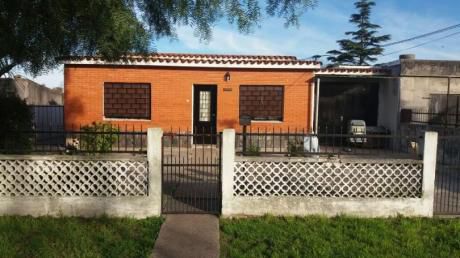 Casa Con 2 Apartamentos. Todo En Muy Buen Estado!