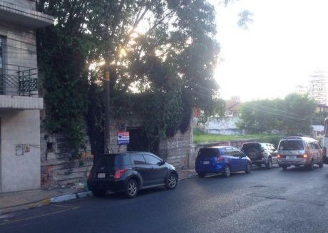Vendo Terreno Con Casita Sobre Azara. Pleno Centro!