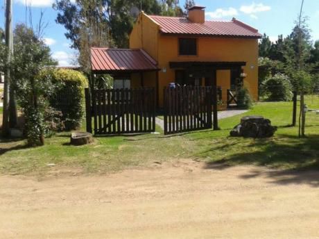 Exclenete Casa En Playa Grande De Piriapolis - Oportunidad