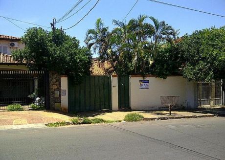 Alfa Inmobiliaria Vende Casa En Asunción Zona Colegio Ysaty (bo Hipodromo)