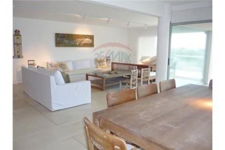 Playa Brava Frente Al Mar,alquiler Dpto, 5 Dorm