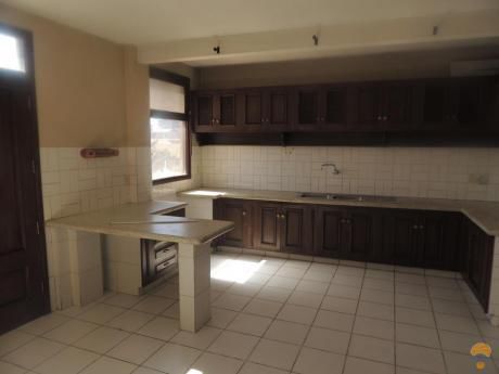 Casa Independiente En Alquiler Inmediaciones Av. Victor Ustariz Km4