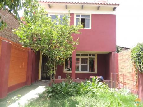 Vendo Casa De Dos Plantas A 1 Cuadra De La Avenida Blanco Galindo