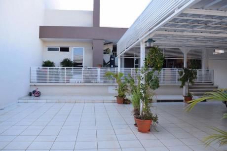 Vendo Hermosa Casa En El Barrio Mas Residencial De Encarnacion