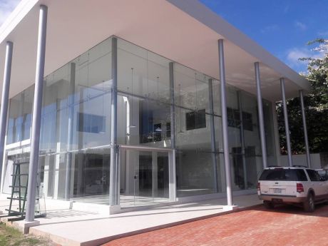 Oficinas Empresariales Y Galpon En Alquiler.