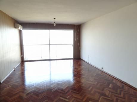 Impecable Apartamento Sobre La Rambla De Malvín