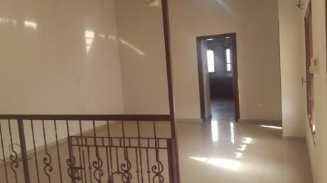 Amplia Casa De 2 Plantas En Alquiler