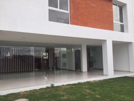 Hermosa Casa En Venta Zona Norte