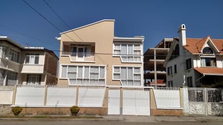 Casa En Achumani De Cuatro Dormitorios
