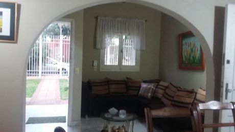 Vendo Linda Y Confortable Casa En Barrio Herrera 450 M² De Terreno