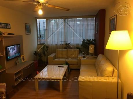 Apartamento Tres Dormitorios Luminoso A Metros De La Rambla .