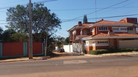 Vendo Casa En Esquina ( Fdo Zona Norte) Con Piscina