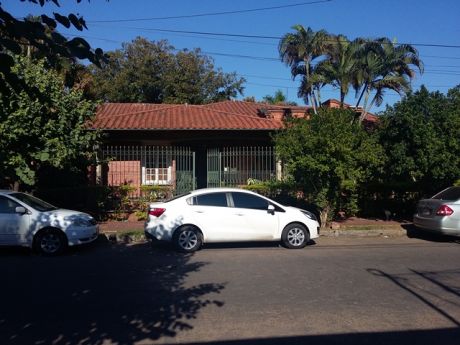 Tierra Inmobiliaria - Hermosa Residencia En Villa Morra!