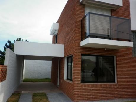 Atlántida, Alquiler Anual En Zona Residencial 125 At.