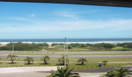 Frente Al Mar. Maravillosas Vistas.