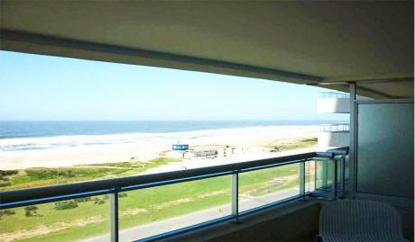 Hermoso Apartamento En Alquiler Frente Al Mar.