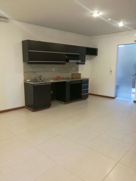 Vendo Departamento De Un Dormitorio En Barrio Las Carmelitas Zona Bcp