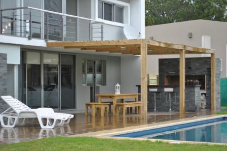 Casa En Venta Y Alquiler 4 Dormitorios