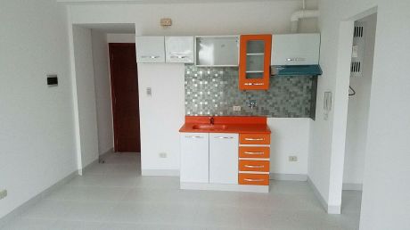 Departamento En Alquiler De 1 Dormitorio Zona Udabol.