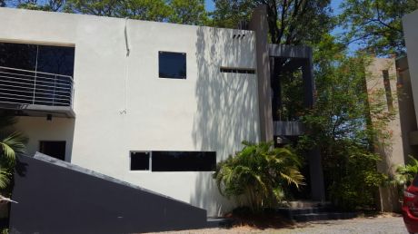 Alquilo Casa En Bo. Cerrado Ycua Sati Zona Colegio Goethe