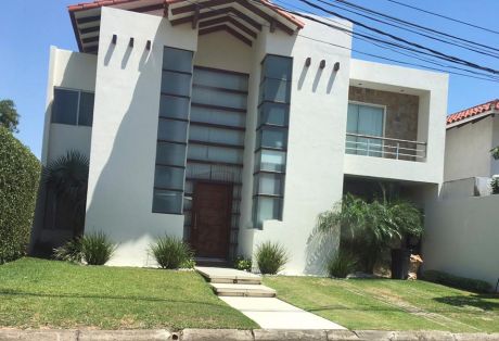 Casa En Alquiler Zona Norte 6to Anillo