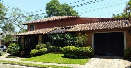 Vendo Residencia Zona Club Centenario