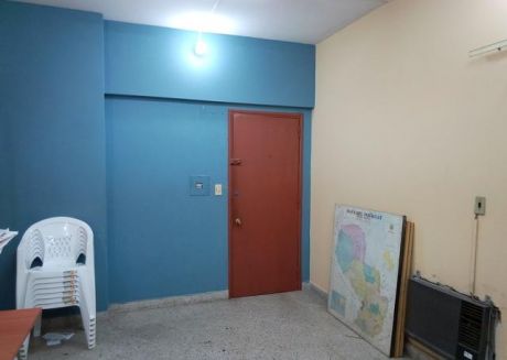 Oficina De 1 Ambiente, A.a. Y BaÑo , Zona Bolsi , 24 Hs. De Actividad.