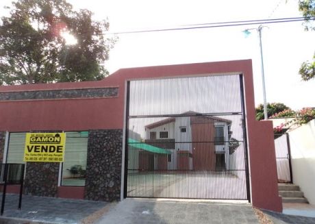 Un Edificio Con 4 Departamentos A Estrenar