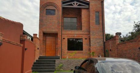 Hermosa Residencia Sobre Pozo Favorito Zona San Vicente