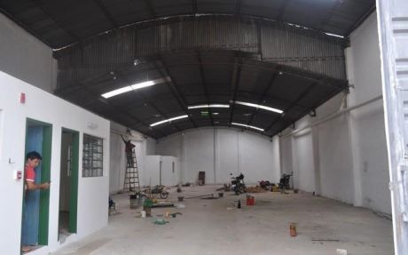 Tinglado De 360 M2 Con Oficinas.