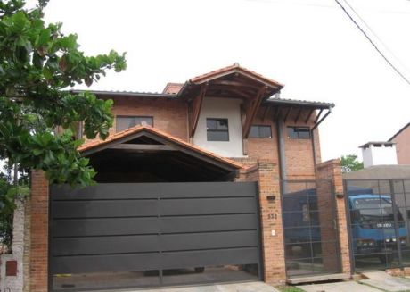 Vendo Casa Zona Mburucuya En Excelente Localidad
