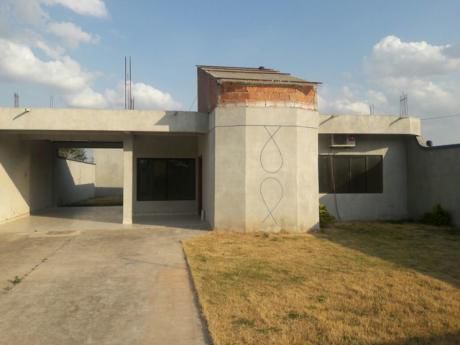 Casa En Alquiler De 3 Dormitorios Zona Camino Monte Cristo.