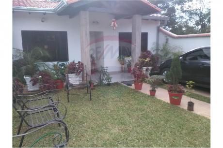 Casa Con Finas Terminaciones En El Centro De Ñemby