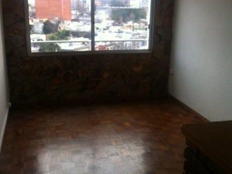 Alquiler Apto. 1 Dorm. Pocitos. Barreiro Y Payán, A Una Club Bohemios