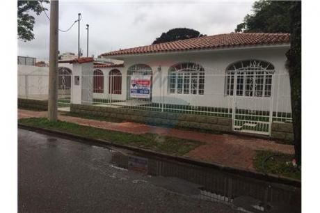 Casa En Alquiler Ambientada Para Oficina