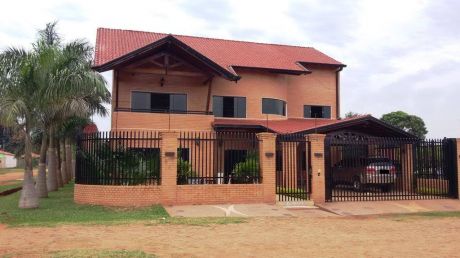 Venta De Hermosa Y Moderna Residencia En Moras Cue Luque