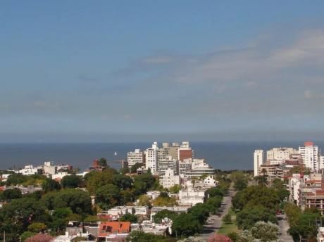 Malvin. E-tower Amueblado. 2 Dor. 90mts2. Piso 6. Aa. Gym. Bbq. Gje. Vig 24hs.