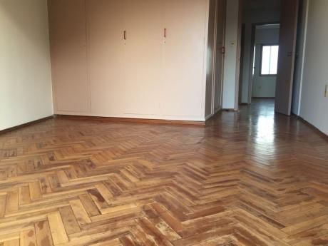 Amplio Y Luminoso Apartamento A Escasos Metros De La Costa De Malvín