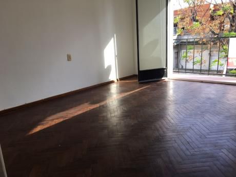 Alquiler De Apartamento 1 Dormitorio En Palermo, Montevideo